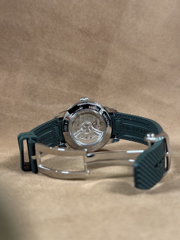 Breitling SuperOcean Heritage B31 exhibition caseback