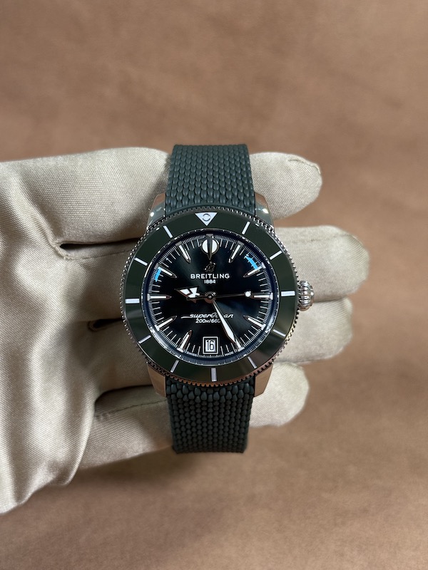 Breitling SuperOcean Heritage B31 in hand