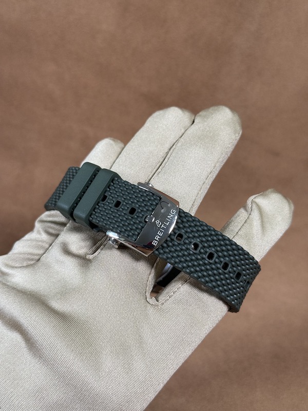 Breitling SuperOcean Heritage B31 strap clasp