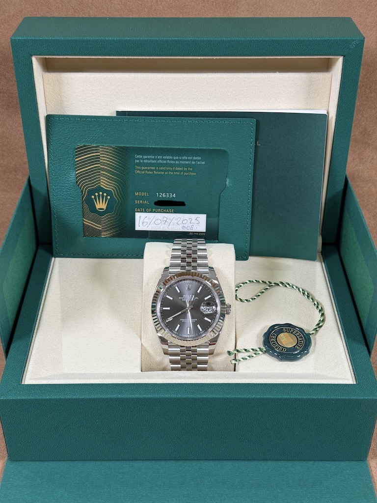 Rolex Datejust 41 ref 126334 complete set in box with papers