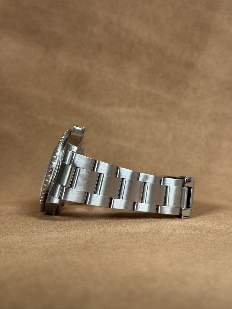 Rolex GMT-Master II 16710T case side profile
