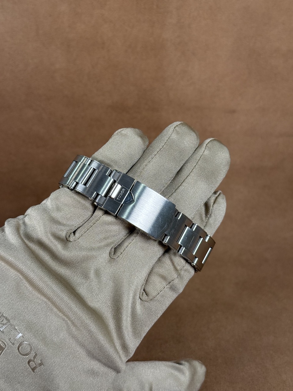Tudor Black Bay 58 79030N bracelet clasp close up