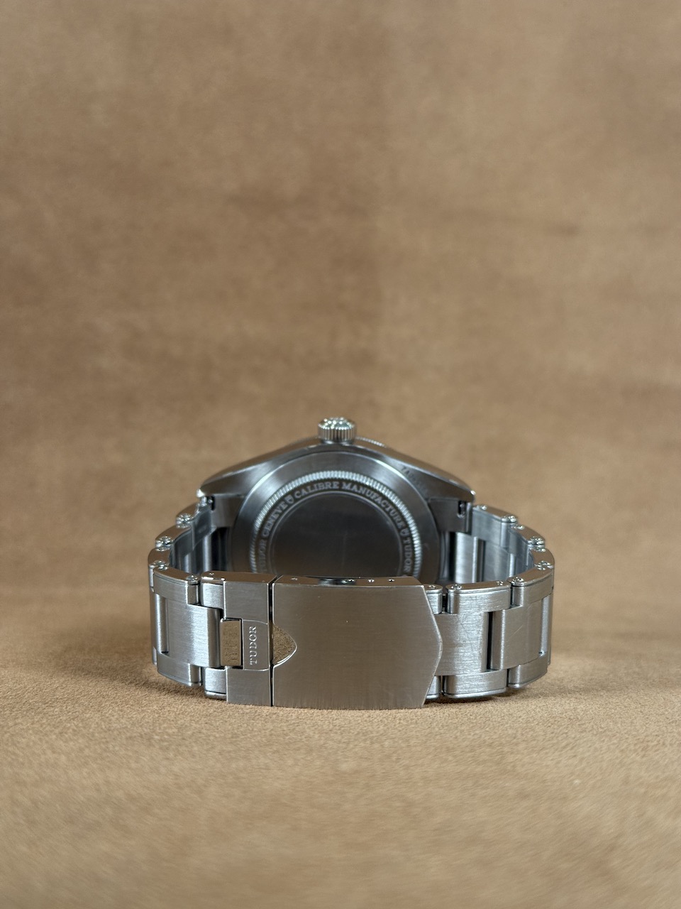 Tudor Black Bay 58 79030N case back profile
